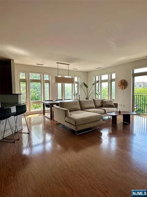 4425 Riverview Ave #425, Englewood, NJ 07631