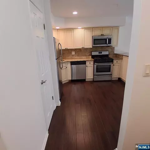 2014 Hawthorne Ln, Mahwah, NJ 07430