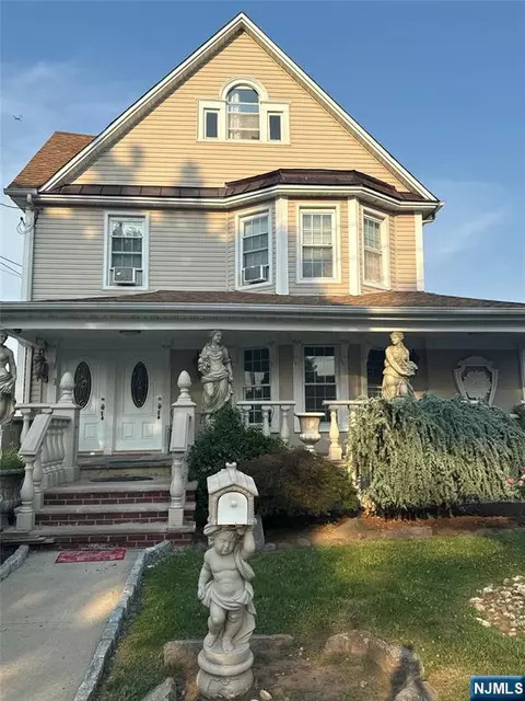 53 Murray Hill Ter, Bergenfield, NJ 07621