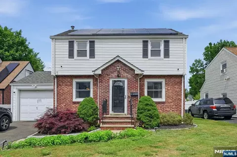 27 Beveridge St, Teaneck, NJ 07666