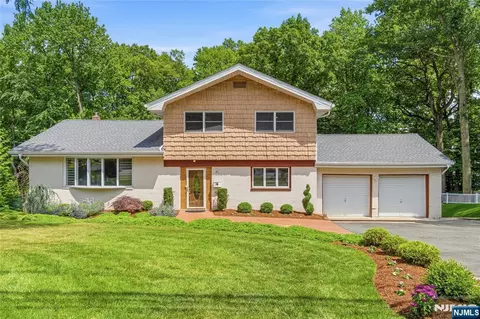 651 Floyd St, Englewood Cliffs, NJ 07632