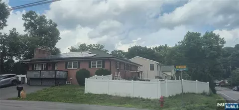 2 Beaver Point Trl, Wharton, NJ 07885