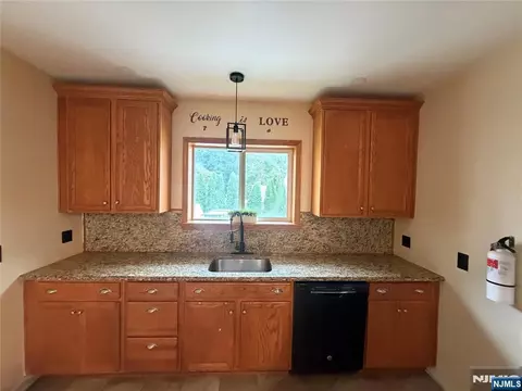 Kitchen - 2 Beaver Point Trl, Wharton, NJ 07885 photo 3 of 3