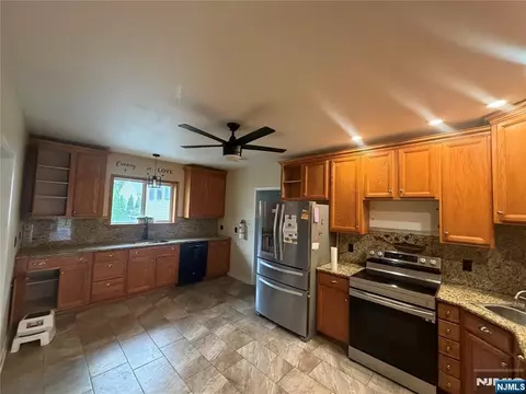 Kitchen - 2 Beaver Point Trl, Wharton, NJ 07885 photo 2 of 3