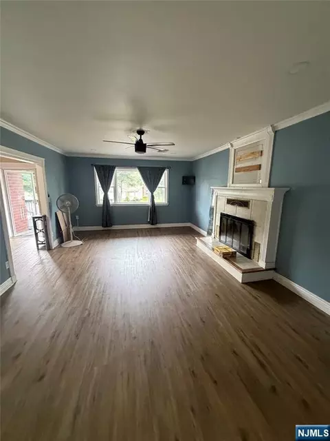 Living - 2 Beaver Point Trl, Wharton, NJ 07885 photo 2 of 4