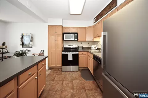 Kitchen - 151 Prospect Ave #16D, Hackensack, NJ 07601 photo 1 of 2
