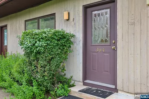 281 Browertown Rd #304, Woodland Park, NJ 07424