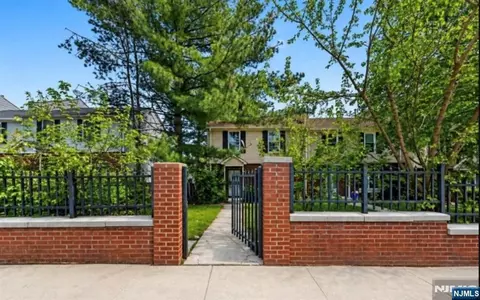 550 Bergen St, Newark, NJ 07108