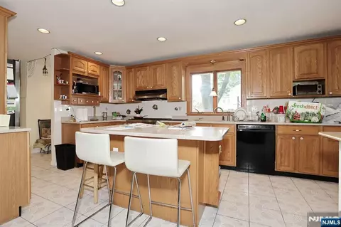 Kitchen - 703 Chadwick Dr, Paramus, NJ 07652 photo 1 of 6