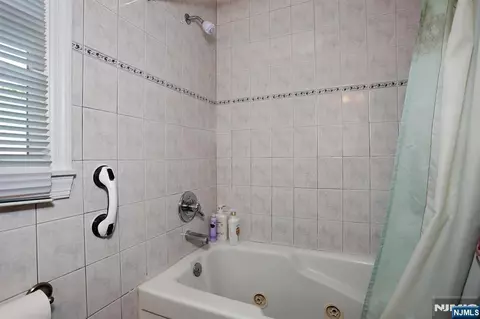 Bath - 703 Chadwick Dr, Paramus, NJ 07652 photo 4 of 5