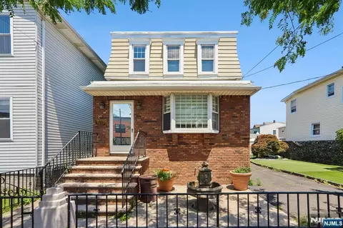 310 Centre Ave, Secaucus, NJ 07094
