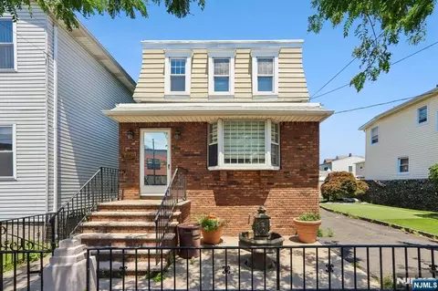 310 Centre Ave, Secaucus, NJ 07094