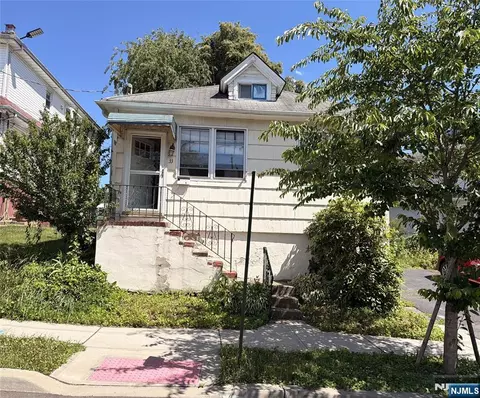 33 Butler St, Clifton, NJ 07011