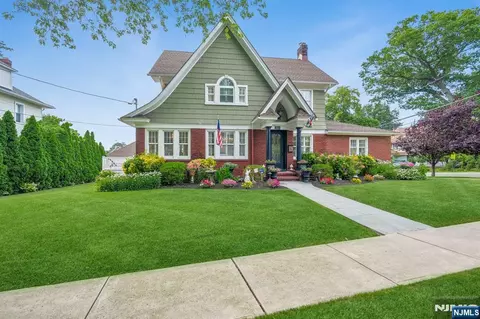 250 Ridge Rd, Rutherford, NJ 07070