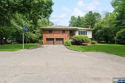 31 Brook St, Closter, NJ 07624