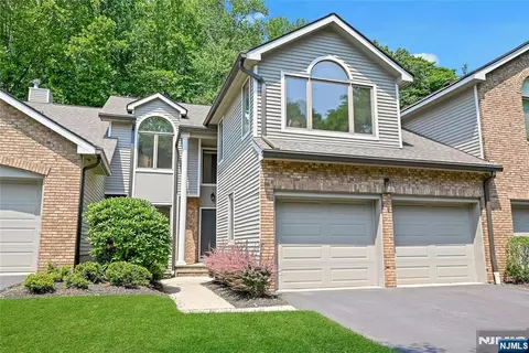91 Lakeview Dr, Old Tappan, NJ 07675