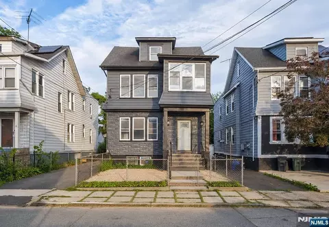 25 Wolf Pl, Irvington, NJ 07111