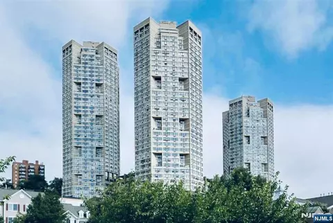 7004 Blvd E #311C, West New York, NJ 07093