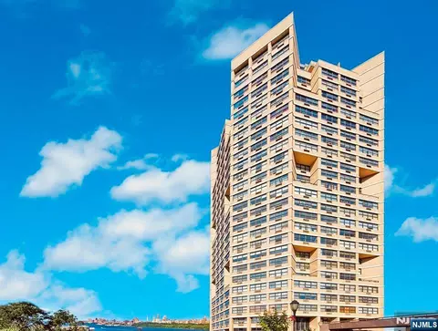 7004 Blvd E #311C, West New York, NJ 07093