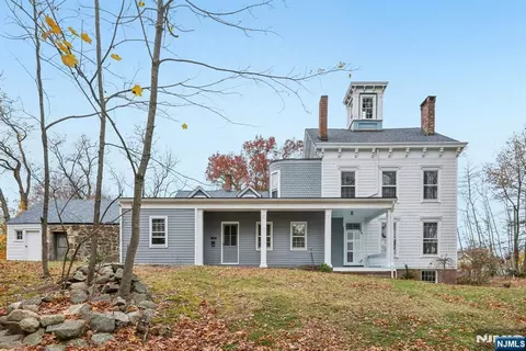142 Island Rd, Mahwah, NJ 07430