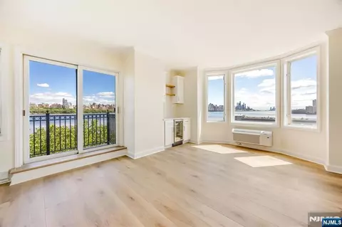 6315 City Pl, Edgewater, NJ 07020