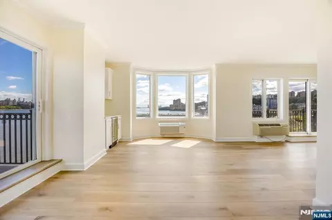 6315 City Pl, Edgewater, NJ 07020