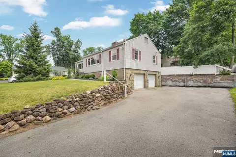 48 Lake Dr, Wayne, NJ 07470 photo 3