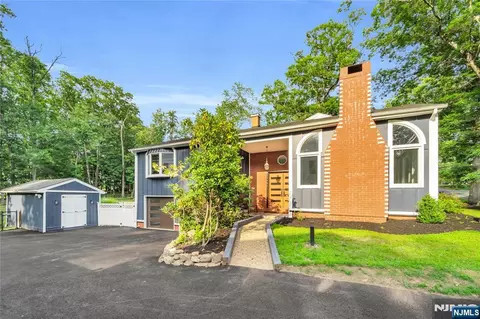 12 Haring Dr, Old Tappan, NJ 07675