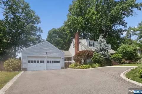 38 Schraalenburgh Rd, Haworth, NJ 07641