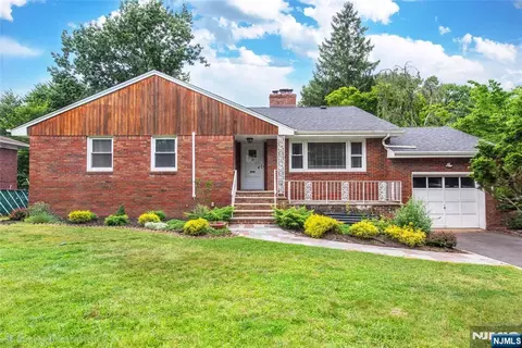 68 Bentley Rd, Cedar Grove, NJ 07009