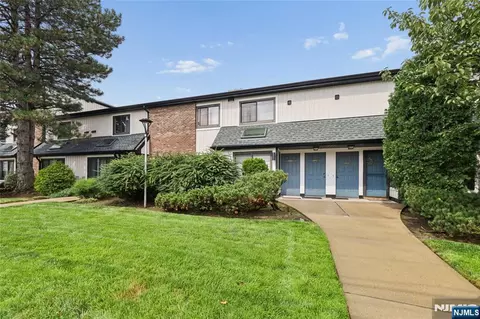 1447 John St, Fort Lee, NJ 07024