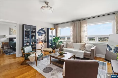809 22nd St #1102, Union City, NJ 07087