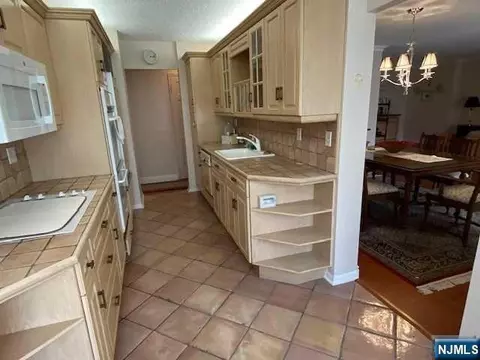 300 Winston Dr #302, Cliffside Park, NJ 07010