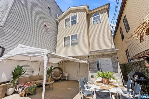 56 Vincent St, Newark, NJ 07105