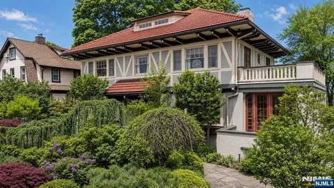 Exterior - 384 Anderson St, Hackensack, NJ 07601 photo 13 of 14