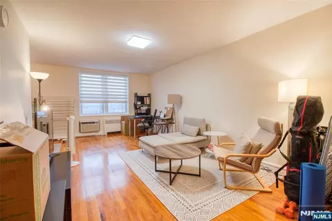 2160 Center Ave #4S, Fort Lee, NJ 07024