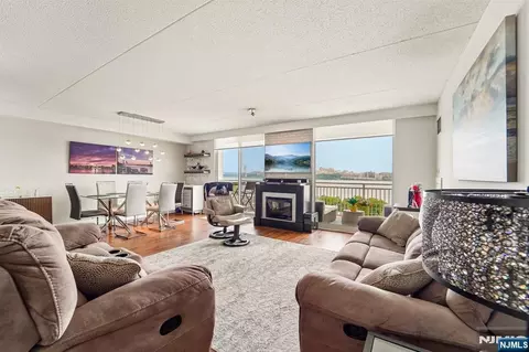 1077 River Rd #903, Edgewater, NJ 07020