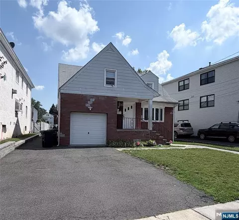 17 Pettit St, Bloomfield, NJ 07003