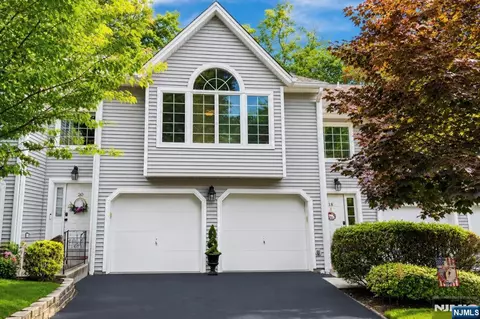 18 Bradshaw Ct #B3, Hillsdale, NJ 07642