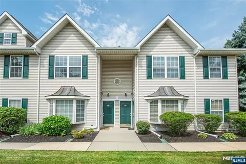38 Chanda Ct #D038, Clifton, NJ 07012