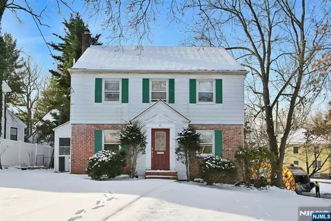40 Clinton Ave, Tenafly, NJ 07670