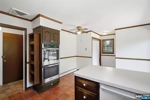 Entry Way - 308 Ross Ave, Hackensack, NJ 07601 photo 3 of 5