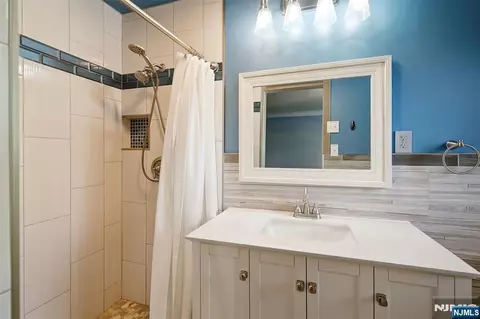 Bath - 308 Ross Ave, Hackensack, NJ 07601 photo 3 of 5