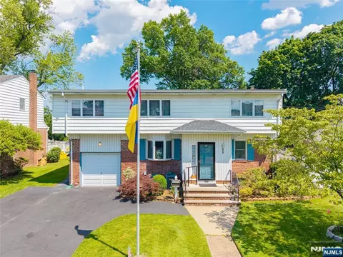 804 Saddle River Rd, Saddle Brook, NJ 07663