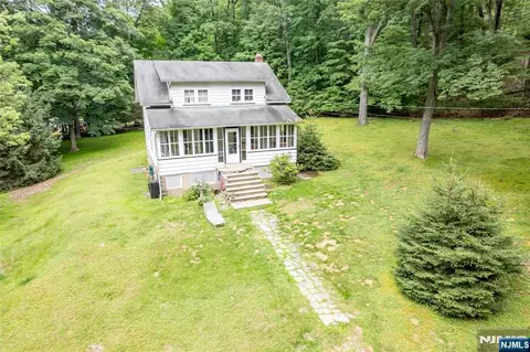 121 Townsend Rd, Wanaque, NJ 07465