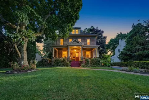 11 Willow St, Cranford, NJ 07016