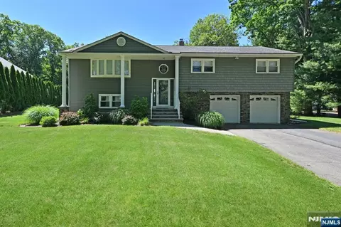 102 Lisa Ct, Wyckoff, NJ 07481