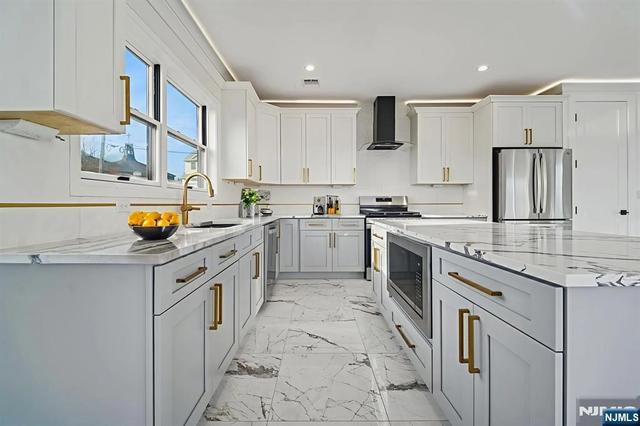 19 Mountain Ave, Mahwah, NJ 07430