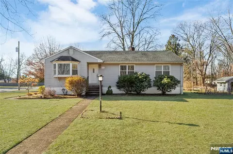 60 White Oak Rd, Parsippany, NJ 07054