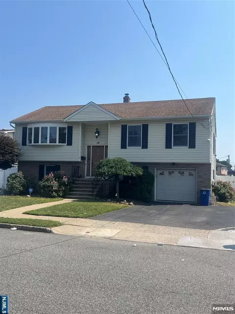 18 Rosengren Ave, Totowa, NJ 07512